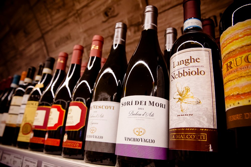 Selezione di vini piemontesi Langhe Nebbiolo e Barbera
